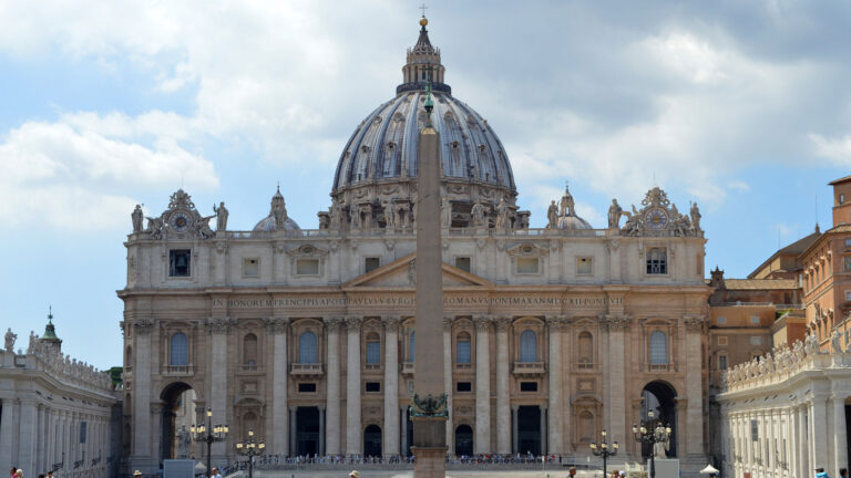 Basilica San Pietro Tour Bike Scooter Vespa Tuk Tuk Rome