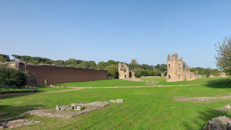 Circo di Massenzio Tour Bike Scooter Vespa Tuk Tuk Rome