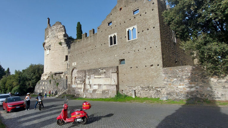Mausoleo di Cecilia Metella Tour Bike Scooter Vespa Tuk Tuk Rome