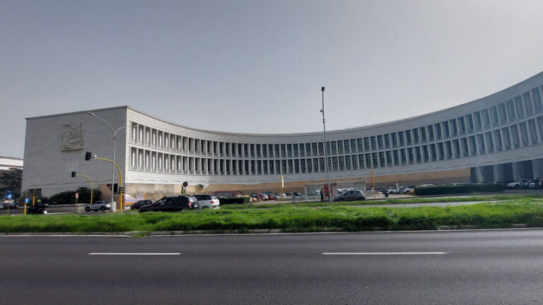 Palazzi Inps Inail Quartiere EUR Tour Bike Scooter Vespa Tuk Tuk Rome