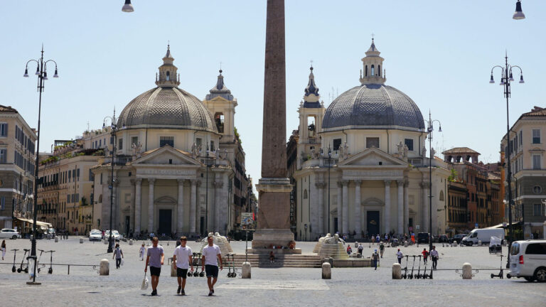 Piazza del Popolo Tour Bike Scooter Vespa Tuk Tuk Rome