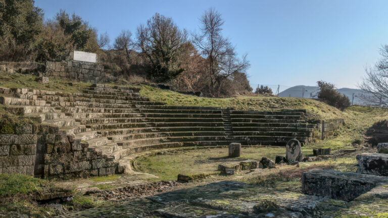 Rovine di Tusculum Tour Bike Scooter Vespa Tuk Tuk Rome