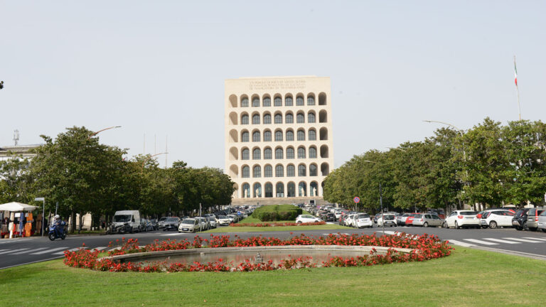 Colosseo Quadrato Tour Bike Scooter Vespa Tuk Tuk Rome